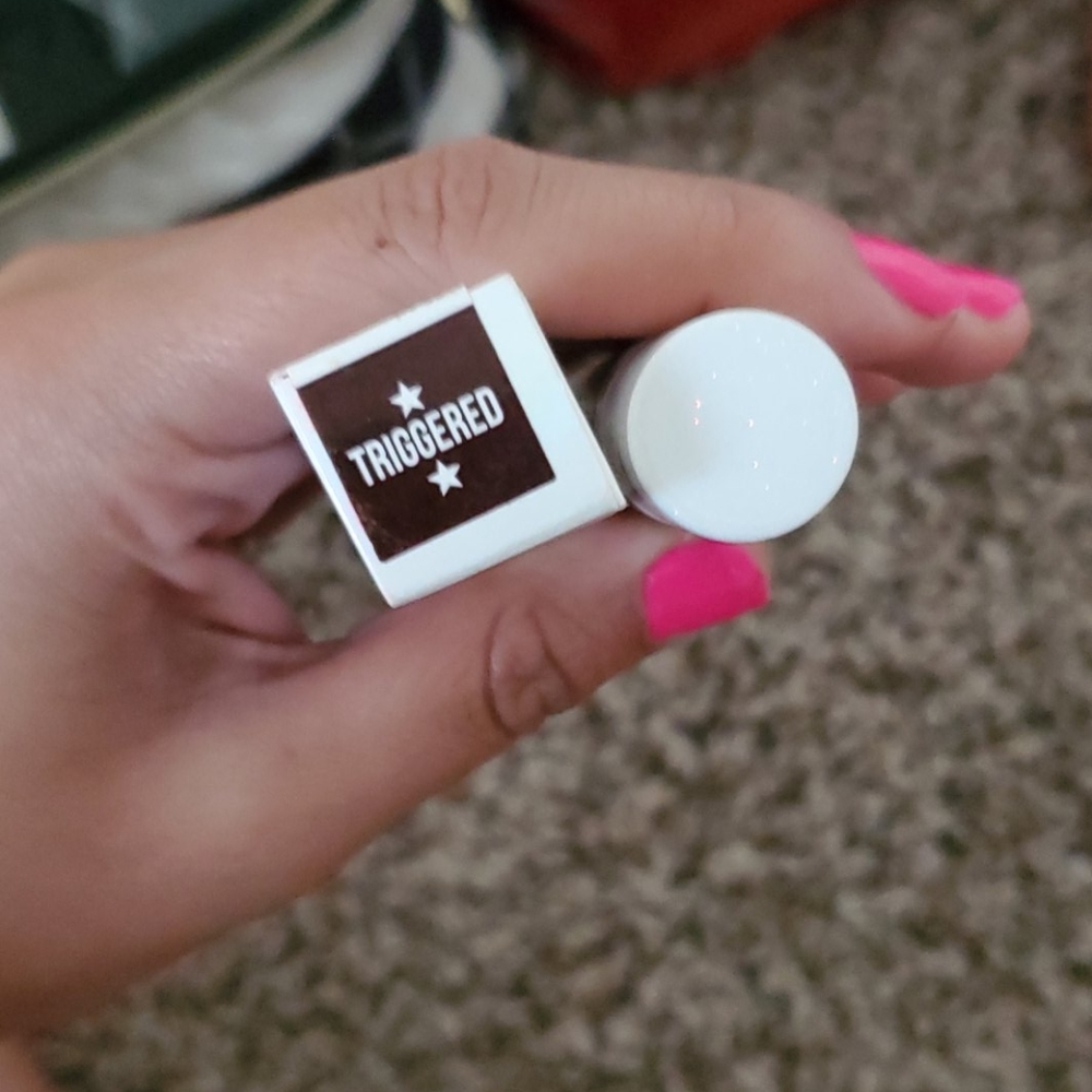 Triggered Liquid Lip